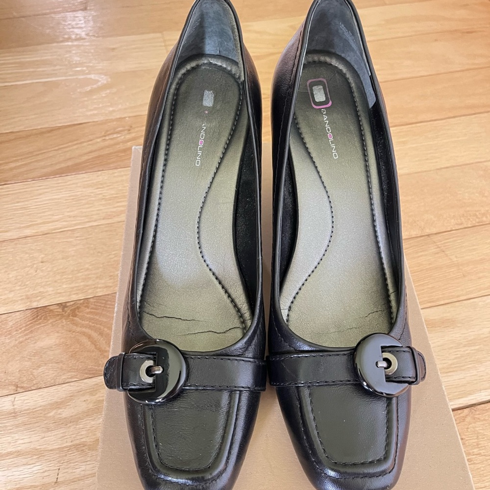 Bandolino Black Leather Wedge Heels Classic Style